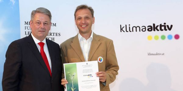 Bundesminister Rupprechter & GfG Vorstand Fessler // klimaaktiv / APA-Fotoservice / Bargad