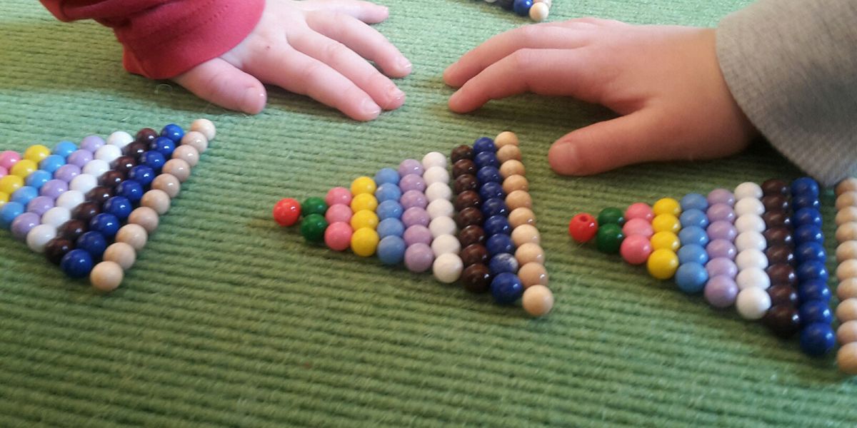 Kinderhände Montessori Material